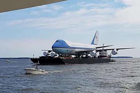 Outbrain Ad Example 53451 - [Pics] This Is The Reason Air Force One Has To Be Painted Blue
