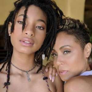 Zergnet Ad Example 41390 - Willow Smith's Transformation Is Seriously Turning Heads