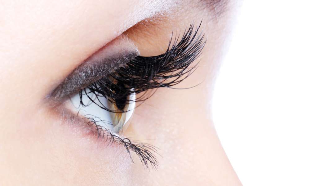 Taboola Ad Example 58739 - No Refills And No Glue - The New Lashes Women Can't Stop Raving About