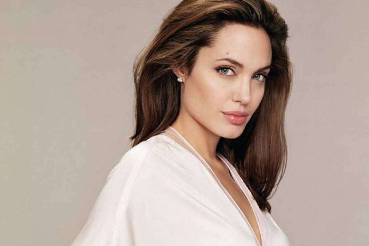 RevContent Ad Example 67645 - 10 Choses Que Vous Ne Saviez (peut-être) Pas Sur Angelina Jolie