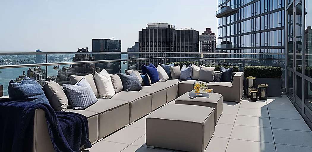 Outbrain Ad Example 44016 - This Midtown Manhattan Duplex Penthouse Has A 1,500-Square-Foot Private Rooftop Terrace