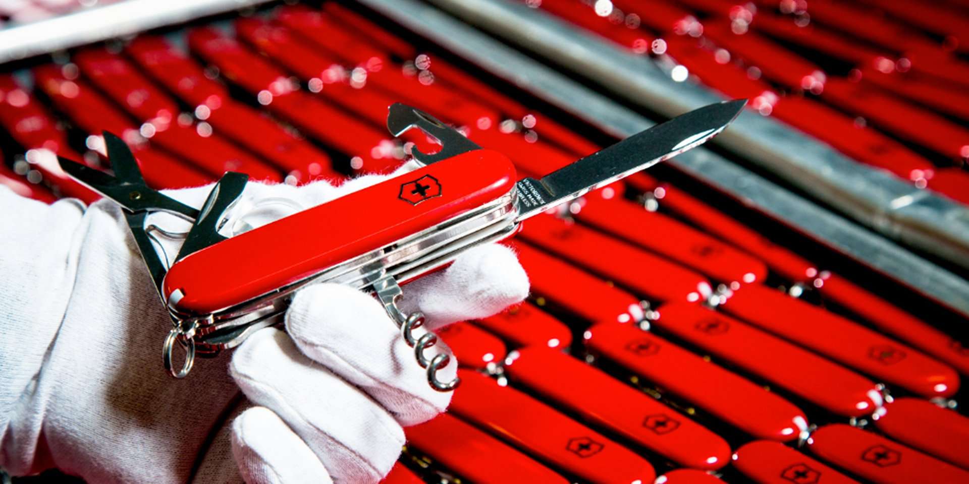 Taboola Ad Example 39784 - How The Swiss Army Knife Factory Makes 45,000 Pocket Knives Per Day
