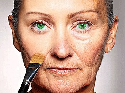RevContent Ad Example 14059 - Gran Stuns Doctors By Removing Her Wrinkles With This 4 Tip