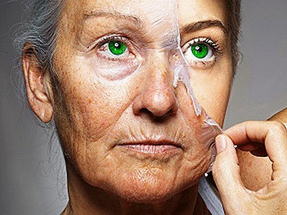 RevContent Ad Example 11722 - Granny Stuns Doctors By Erasing Her Wrinkles With This 4 Tip