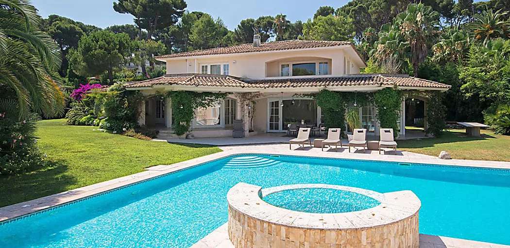 Outbrain Ad Example 43174 - A Cap D’Antibes Villa That Accents The Vistas Of The French Riviera