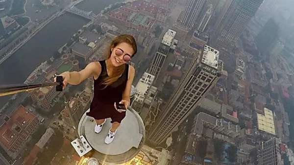 Outbrain Ad Example 41180 - World’s Most Dangerous Travel Selfies
