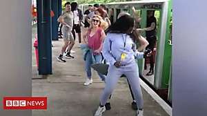 Outbrain Ad Example 57026 - Kylie Causes Locomotion Commotion On Tourist Train