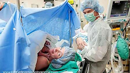 Outbrain Ad Example 55613 - Kaiserschnittfoto Gibt Uns Einen Atemberaubenden Einblick In Den Mutterleib