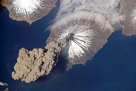 Outbrain Ad Example 43426 - 10 Images Of Volcanoes As Seen From Space