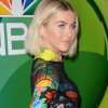 Zergnet Ad Example 50762 - Julianne Hough Shows Off Her Groovy Curves