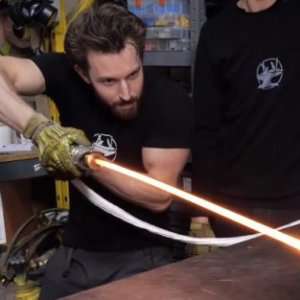 Zergnet Ad Example 58628 - The Hacksmith Created A 'Real' Lightsaber, And It's Scary