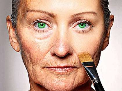 RevContent Ad Example 36842 - Doctors Stunned: Woman Removes Her Wrinkles With This Tip (Try Tonight)