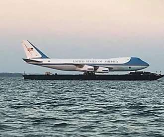 Outbrain Ad Example 39766 - [Pics] The Weird Reason Air Force One Is Always Painted Blue