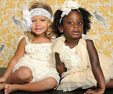 Taboola Ad Example 19712 - Mom's Twins Born Different Colors. 18 Years After, This Is What They Look Like