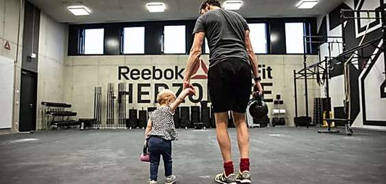 Outbrain Ad Example 56763 - 5 Tips To Balance Career And Fitness With Fatherhood
