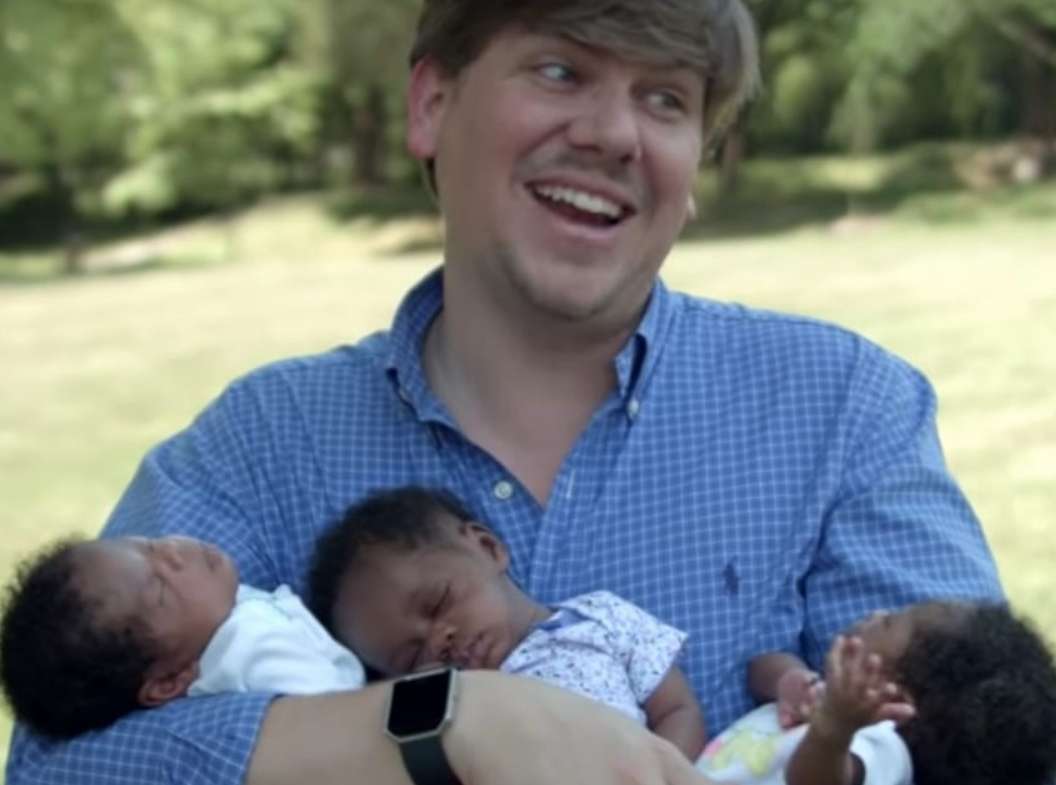 Taboola Ad Example 38981 - Mom Delivers Triplets – Dad Takes Closer Look And Bursts Into Tears