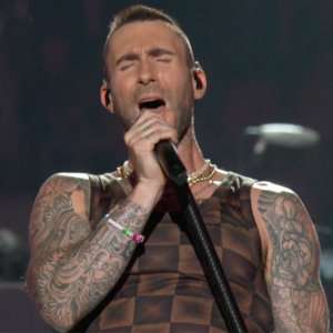Zergnet Ad Example 61503 - Adam Levine's Tank Top Leaves Twitter Confused