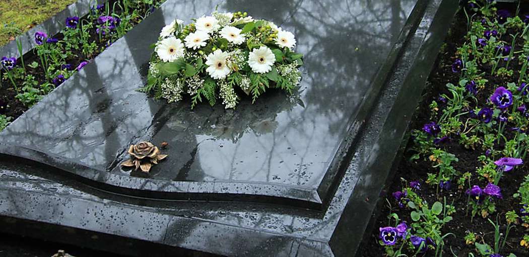 Outbrain Ad Example 53557 - Burials And Cremations: Avoid These Mistakes