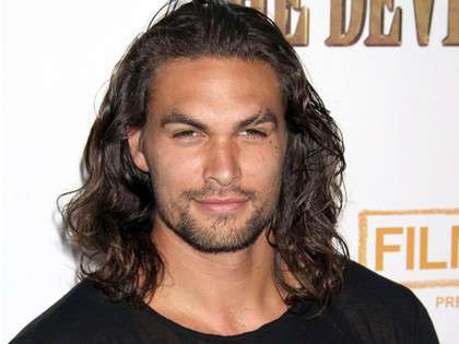 RevContent Ad Example 61630 - Jason Mamoa Is A Gorgeous Man But Take A Look At His Wife