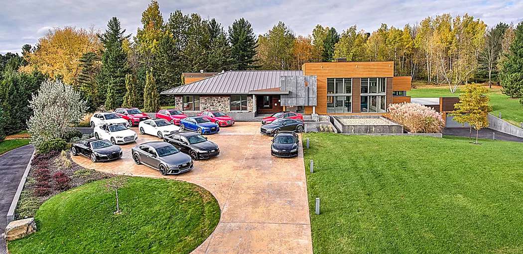 Outbrain Ad Example 41300 - A Car Collector’s Dream Home In Quebec