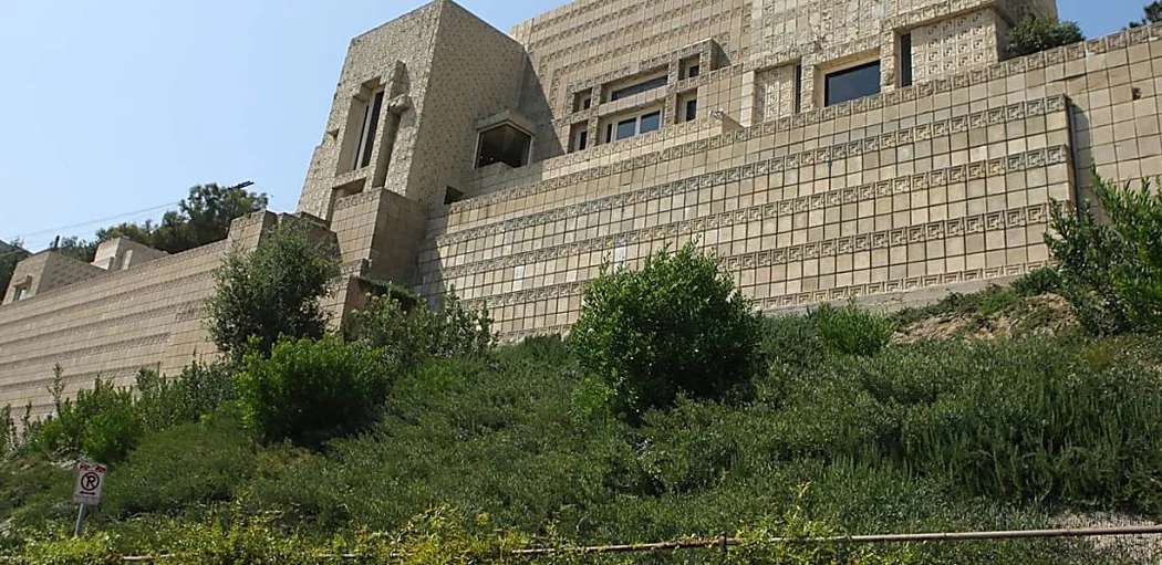 Outbrain Ad Example 42855 - Frank Lloyd Wright’s Iconic Ennis House Sells For $18 Million