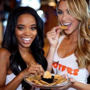 Zergnet Ad Example 59384 - This Is Why Hooters Is Disappearing Across The CountryMashed.com