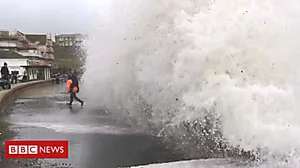 Outbrain Ad Example 44129 - Man And Child Almost Swept Into Sea By Wave