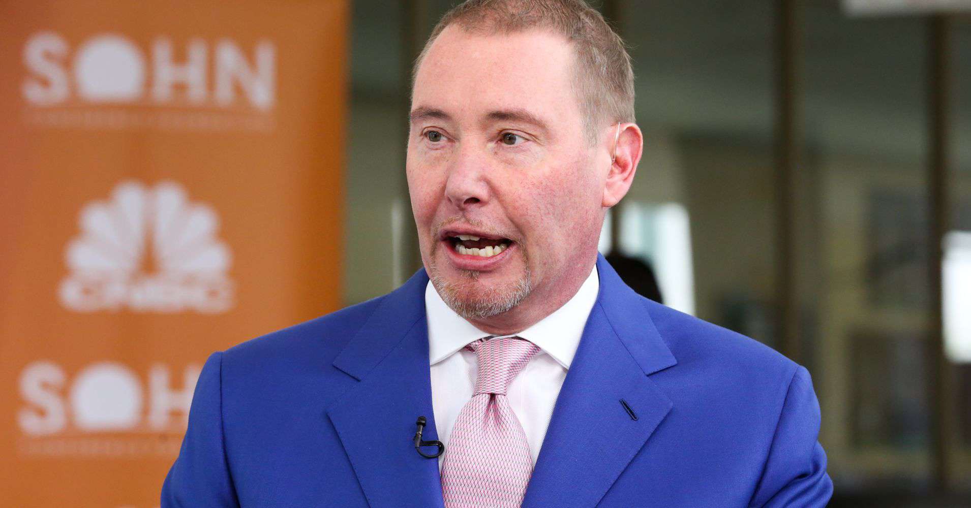 Taboola Ad Example 61060 - Bond King Jeffrey Gundlach Says We Just Got 'the Most Recessionary Signal' Yet
