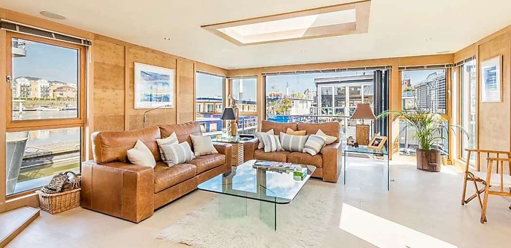 Outbrain Ad Example 44404 - Modern Houseboat On The River Thames Lists For £1.75 Million