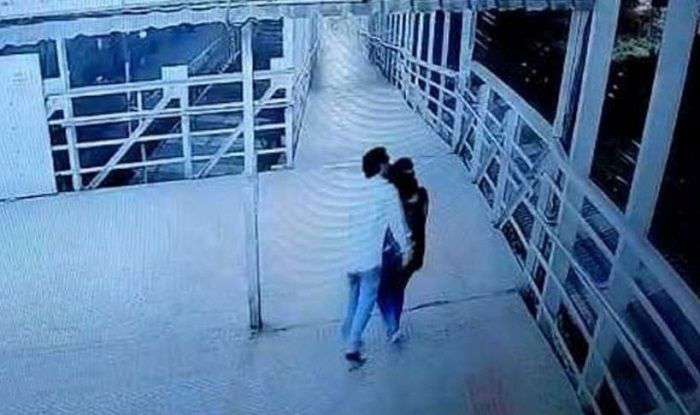 Taboola Ad Example 33427 - Mumbai Serial Molester Caught On Camera Kissing, Groping Women; Arrested