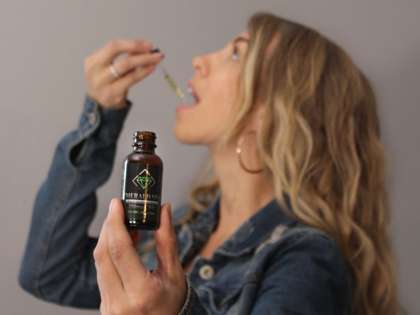 RevContent Ad Example 36043 - All Natural CBD Oil Has Doctors Throwing Out Prescriptions