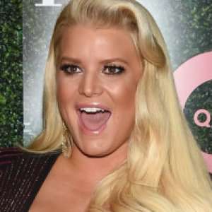 Zergnet Ad Example 66393 - Jessica Simpson Shares Sweetest First Look At Baby Girl Birdie