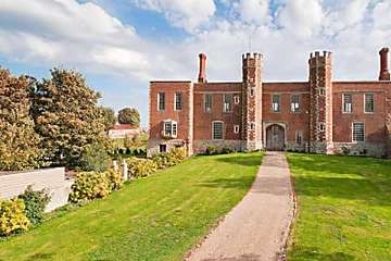 Outbrain Ad Example 54594 - Medieval Estate Where Henry VIII And Anne Boleyn Honeymooned Hits Market