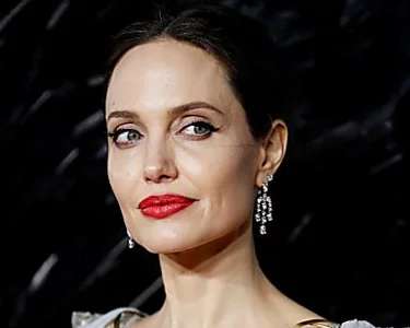 Outbrain Ad Example 43400 - La Dura Reflexión De Angelina Jolie Sobre El Cáncer Y La Pérdida De Su Madre