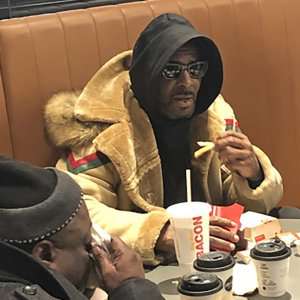 Zergnet Ad Example 63660 - R. Kelly Gets Out Of Jail, Immediately Heads To McDonald’sPageSix.com