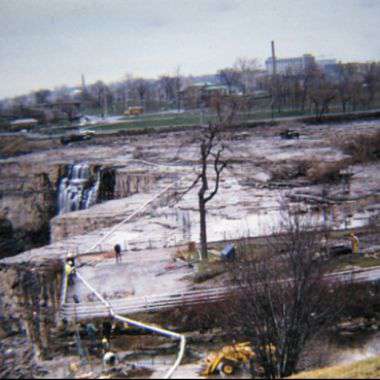 Yahoo Gemini Ad Example 31789 - Scientists Drained Niagara Falls In 1969, See Why