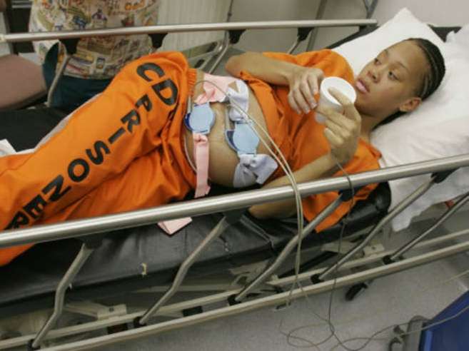 RevContent Ad Example 55226 - 15 Pictures That Shows The Difficulties Of Being Pregnant In Prison!