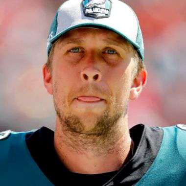 Yahoo Gemini Ad Example 54154 - Try Not To Smile When You See Nick Foles' Wife