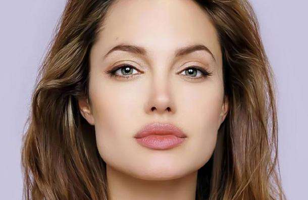 RevContent Ad Example 67647 - 10 Choses Que Vous Ne Saviez (peut-être) Pas Sur Angelina Jolie