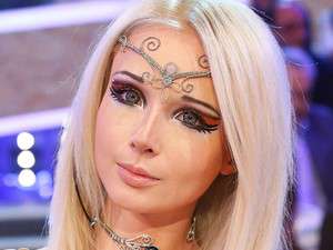 RevContent Ad Example 64637 - Human Barbie Takes Off Make Up, Leaves Everyone Speechless!