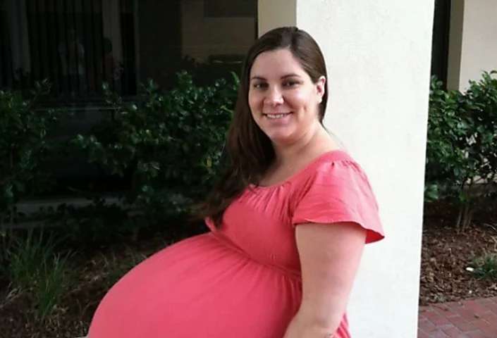 Outbrain Ad Example 31711 - [Photos] Surrogate Found Out She Wasn't Carrying A Baby