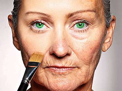 RevContent Ad Example 39806 - Gran Stuns Doctors: Removes Her Wrinkles With This £4 Tip