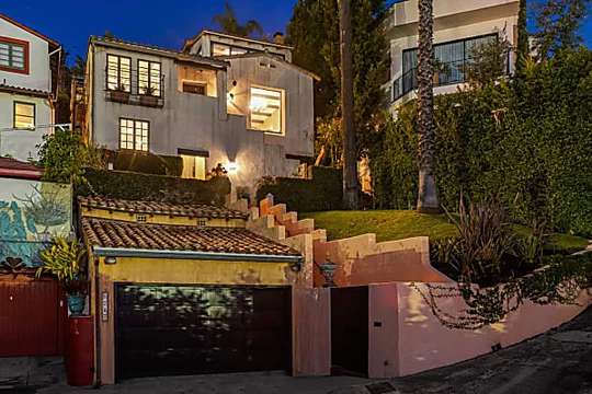 Outbrain Ad Example 30314 - ‘Breaking Bad’ Star Aaron Paul Sells Sunset Strip Home For Just Under $2.2 Million