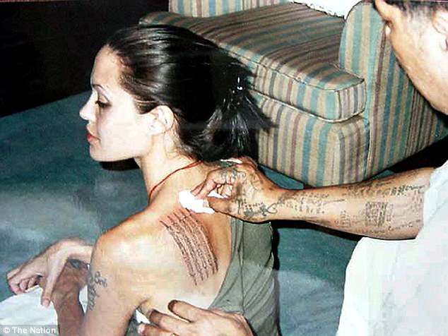 RevContent Ad Example 60059 - 20 Factos Acerca De Angelina Jolie Que Irão Deixá-lo(a) Sem Palavras