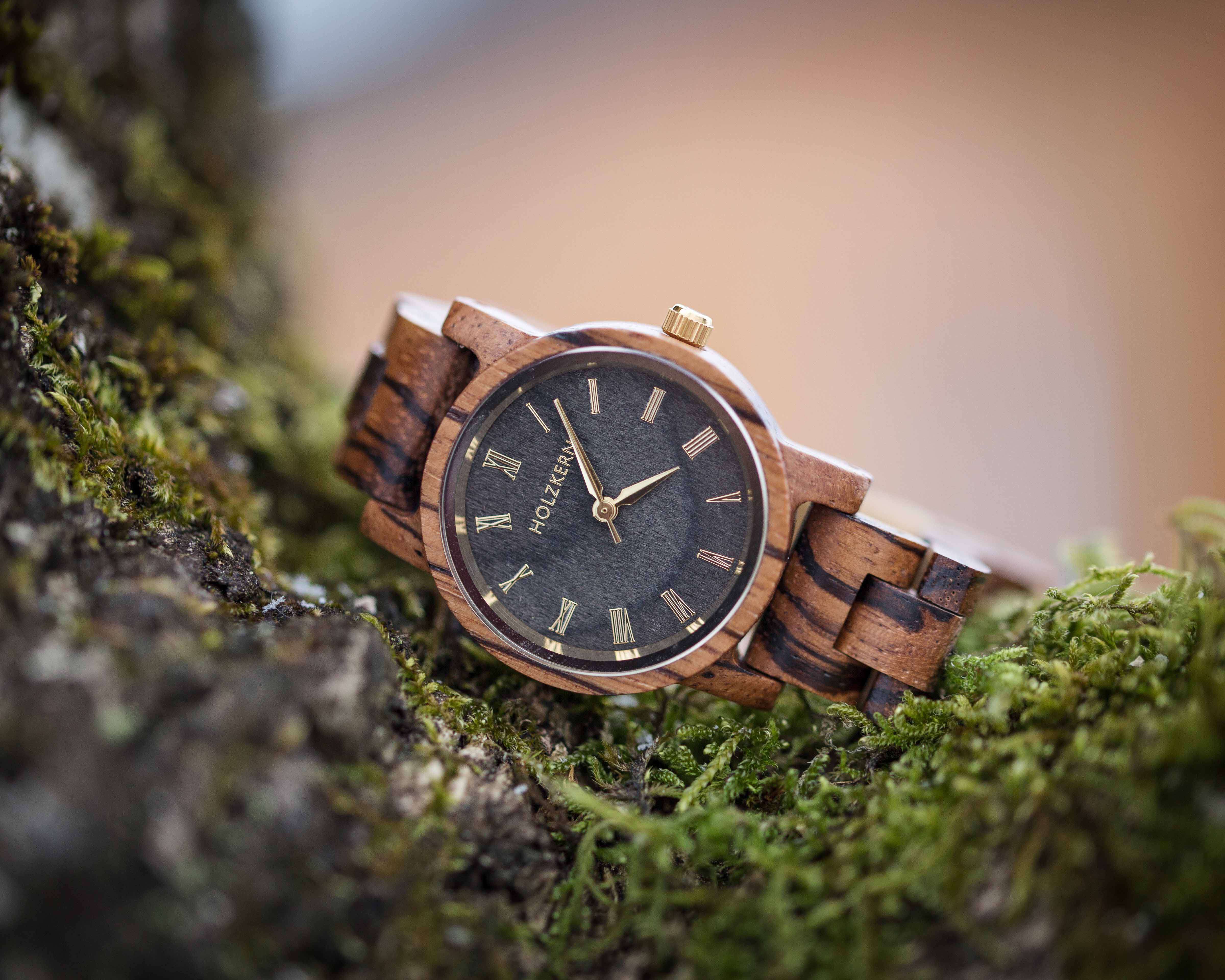 Taboola Ad Example 62212 - Are You A Nature Lover? Then You Can't Miss On The Handcrafted, Wood And Stone Watches By Holzkern!