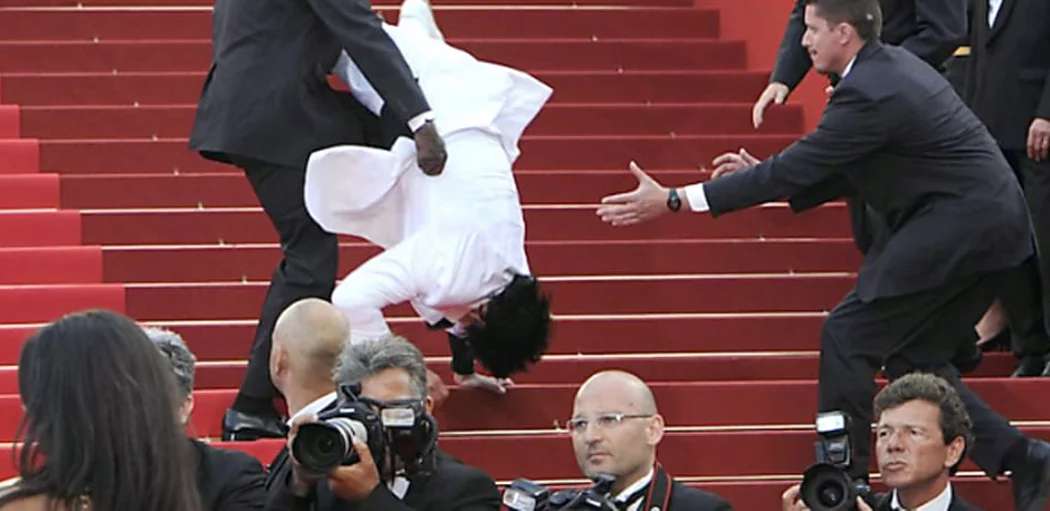 Outbrain Ad Example 32240 - Red Carpet Mishaps Prove Celebs Really Are Human