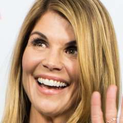 Zergnet Ad Example 67223 - What Lori Loughlin's $35 Million Home Really Looks LikeTheList.com
