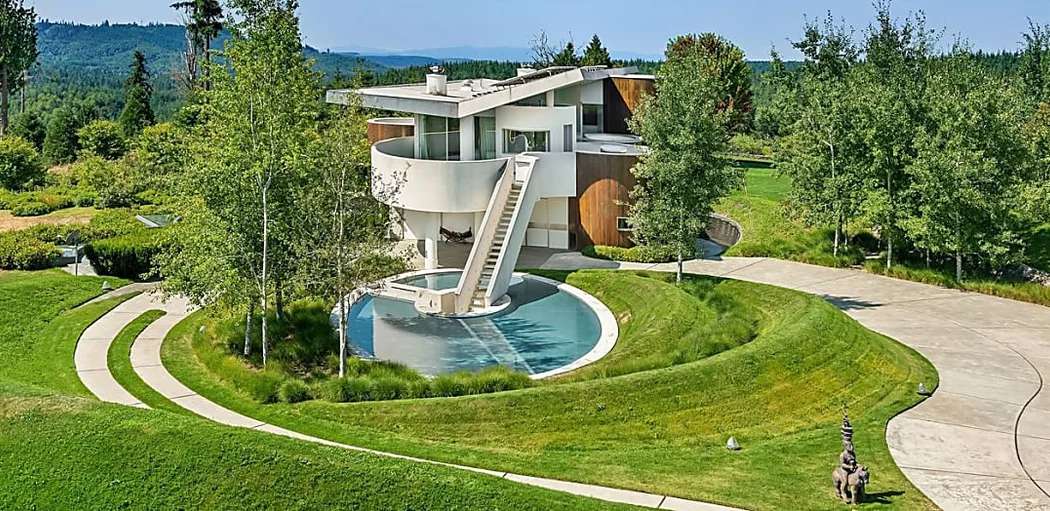 Outbrain Ad Example 46741 - De Beers Diamond Heiress’s Futuristic Washington State Home Sees Huge Price Cut