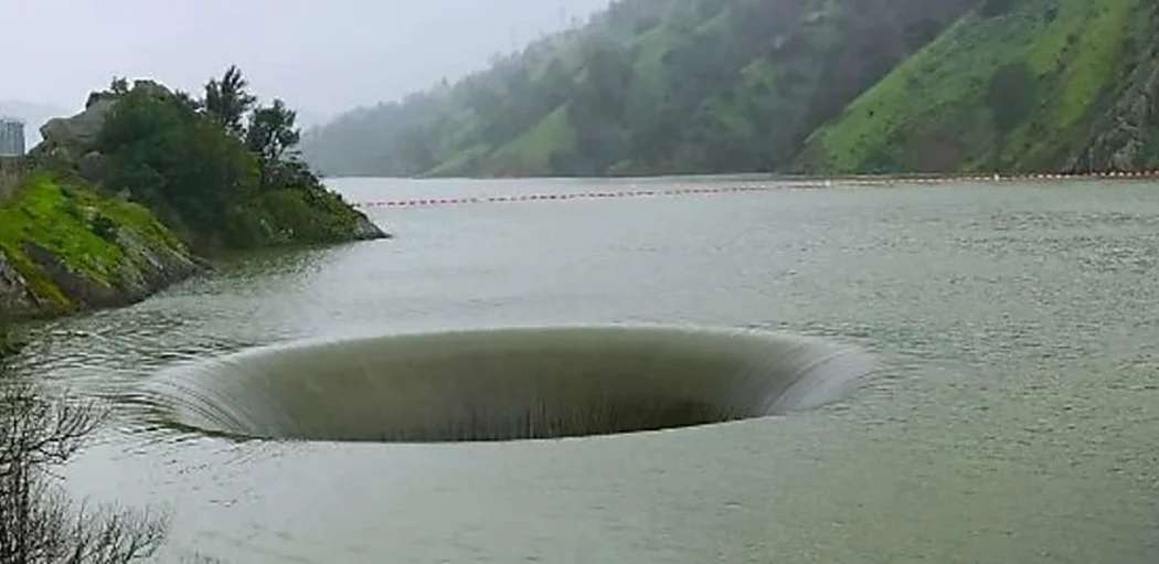Outbrain Ad Example 56171 - [Pics] Man Notices A Strange Hole In A Lake, So He Flies Drone Inside And Captures Something Unexpected