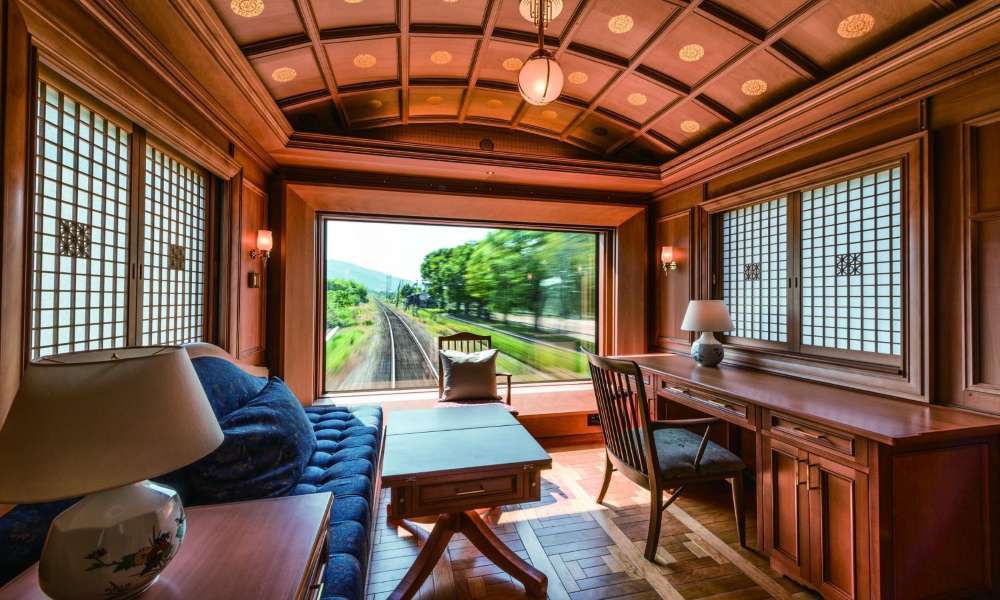 RevContent Ad Example 43522 - The World's 10 Most Luxurious Trains